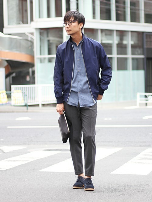 青ブルゾンとブーツを使ったメンズ冬服コーディネート