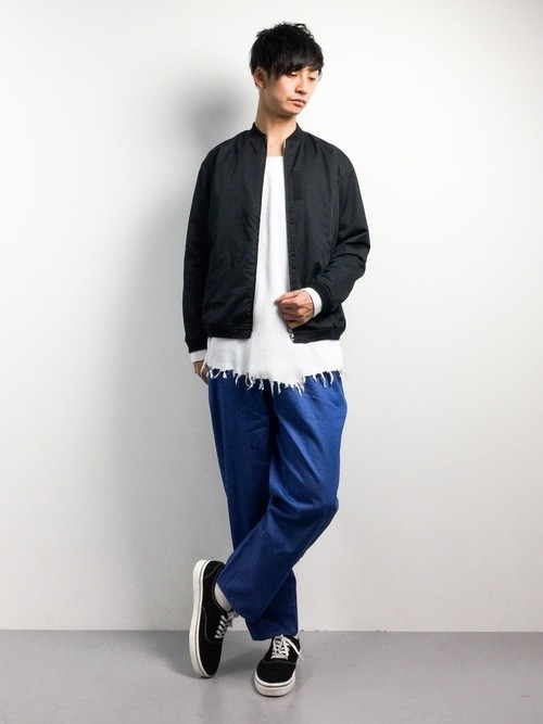 黒MA,1とデニムワイドパンツの秋服コーディネート