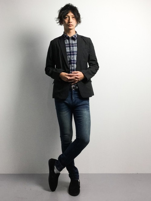 テーラードジャケットとチェックシャツの冬服コーディネート