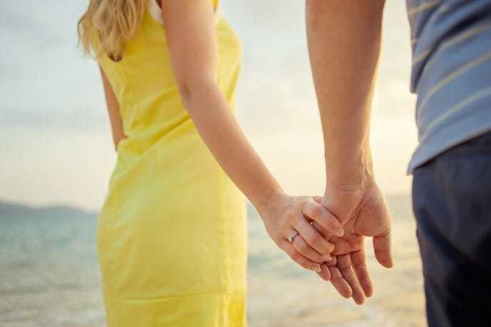 女性からのボディタッチは脈あり？隠された女性心理＆部位別の意味 Smartlog