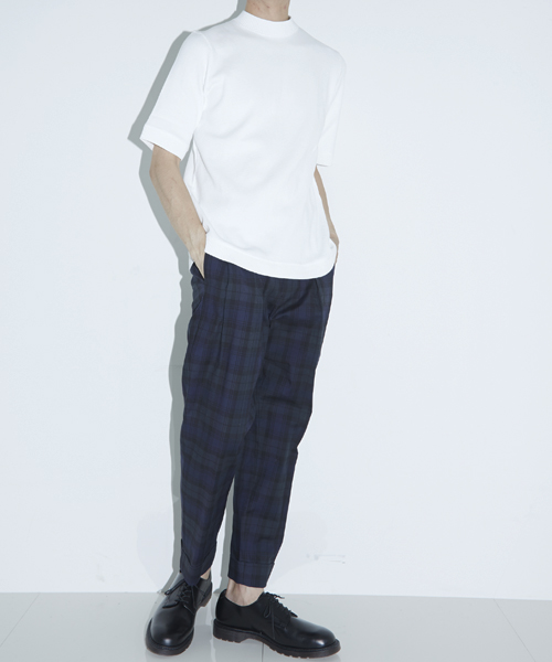 海外セレブ風の白Tシャツコーデ