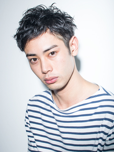 ツーブロックベリーショート メンズ 七三