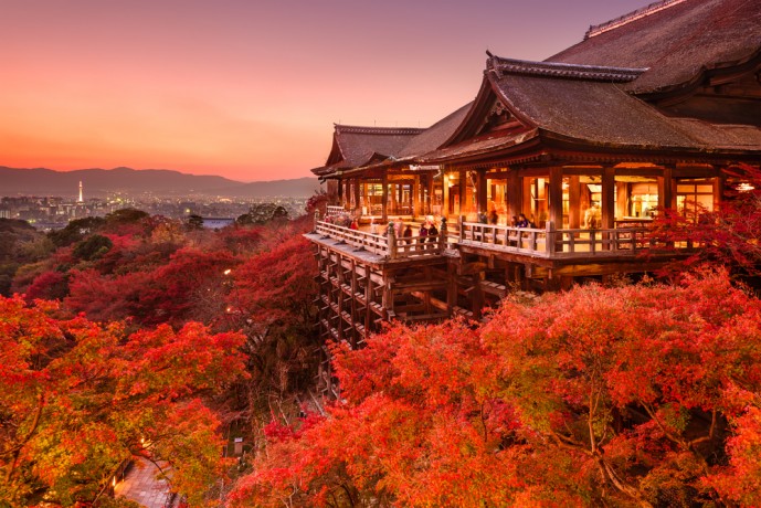 清水寺で紅葉デート