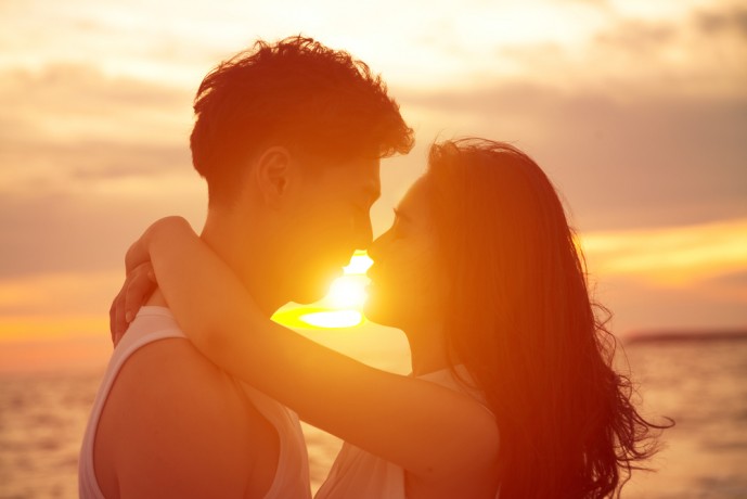 顎クイ キス 女性心理