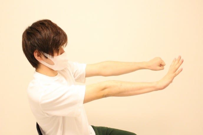 指の柔軟ストレッチ