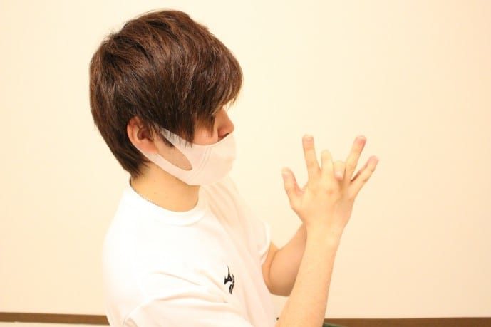 指の柔軟ストレッチ