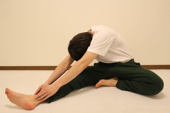 股関節の柔軟ストレッチ