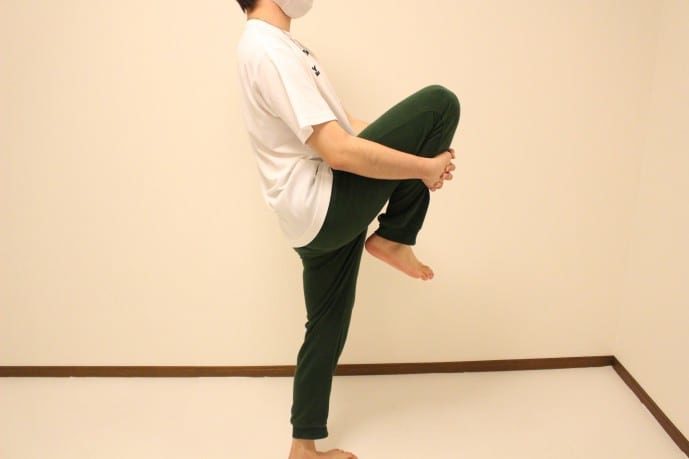 太ももの柔軟ストレッチ